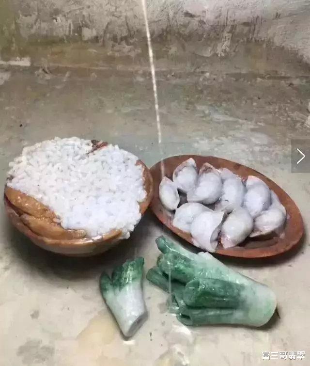 翡翠|这波操作不服不行，砖头料直接起死回生，身价百倍！