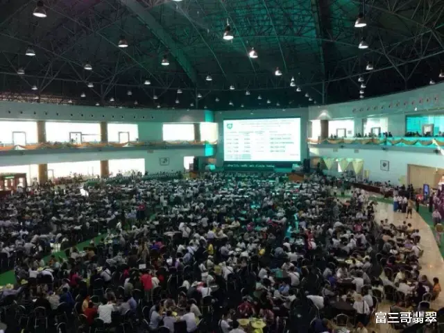 翡翠|为什么新人玩翡翠赌石总是亏？那是因为玩赌石的方法错了！