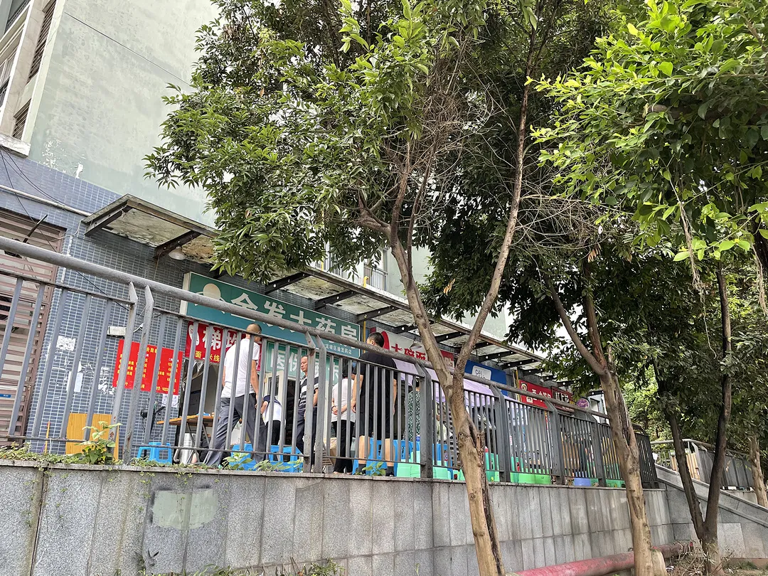 公租房|?要啥没啥，环境还差，华岩某盘单价居然高出周围楼盘1000多元/㎡！