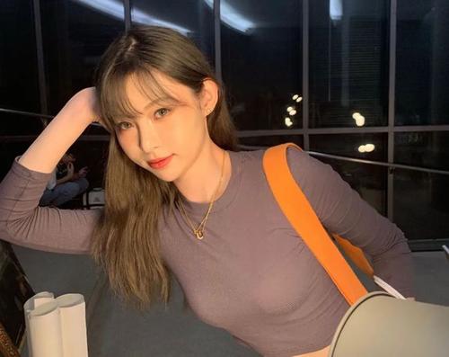 |痞幼失恋后彻底放飞自我？不玩机车扮宫女，新照至少胖了10斤