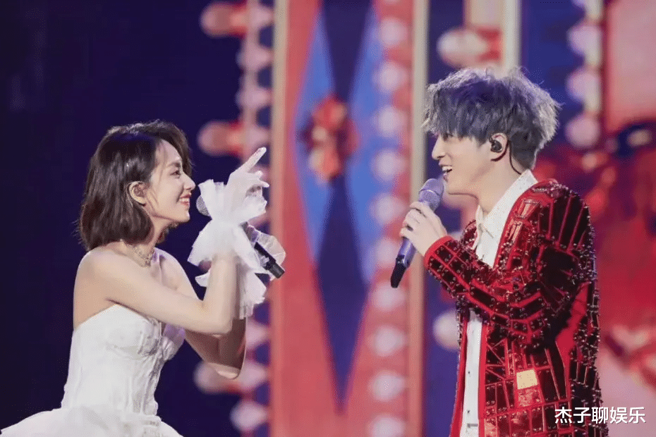 薛之谦|与前女友互撕被重锤，口碑崩坏的他，如今对女歌手开黄腔再惹争议