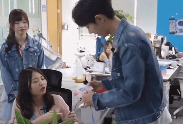 肖战|肖战最惨的一位黑粉，亲手断送爱情，得知事情经过全网拍手叫好