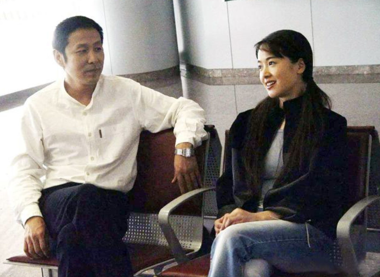 左小青|44岁左小青与鲜肉过夜疑恋情曝光! 傍百亿富豪和姜文孙红雷传绯闻