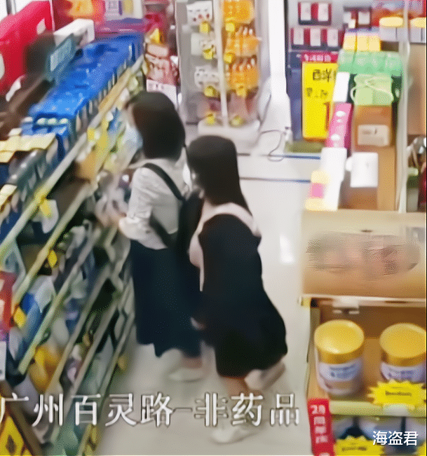 广州:2名女子药店偷窃“藏”衣内:一个塞进上衣,一个塞进裙底
