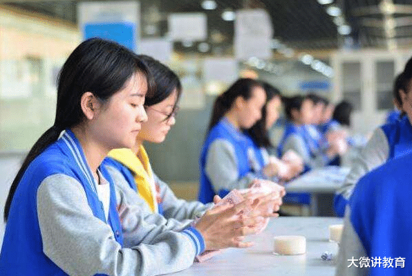 中考|都说高考决定命运，殊不知中考才是“分水岭”，家长觉得很心疼