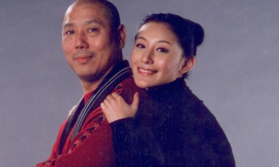 李成儒|妻儿蜗居十几平米大杂院，自己却住故宫旁，李成儒为何如此？