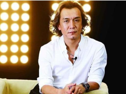 小姐姐|李咏去世3年，七旬父母至今都没给他扫墓，背后原因很现实