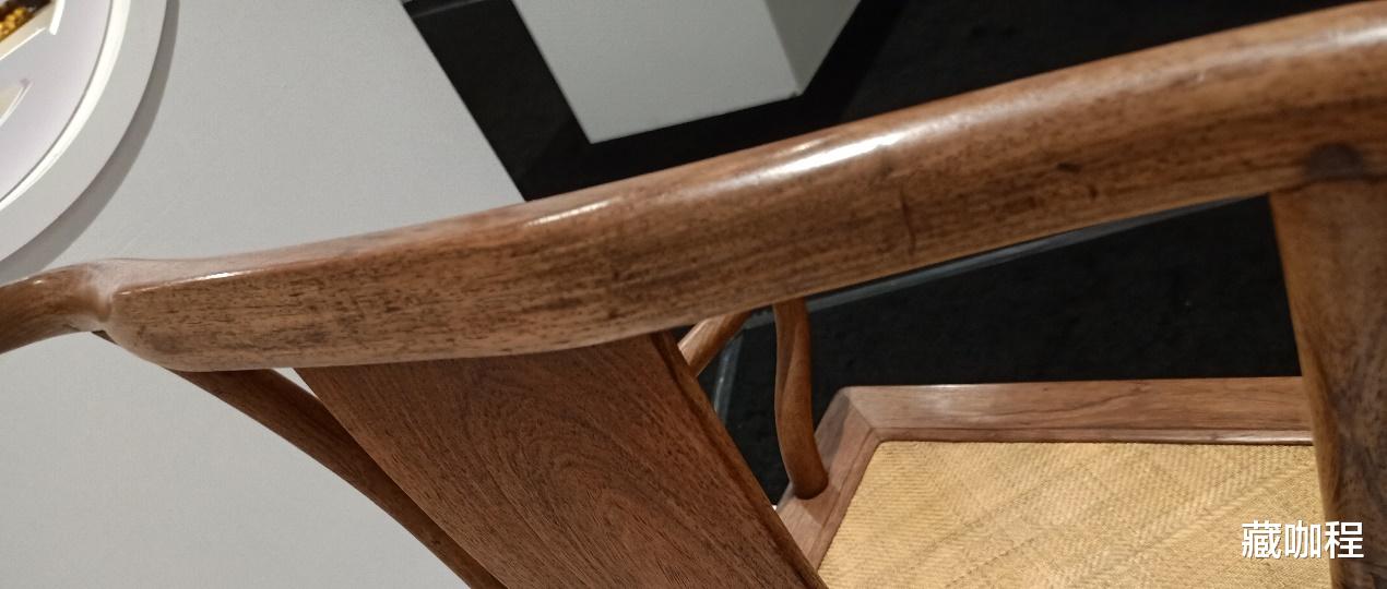 豹子号|观四出头椅雄奇威武,赏黄花梨木质炫美细腻