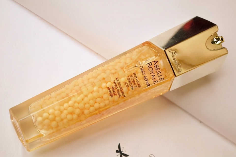 仲孙醉香 清爽不油腻的品牌精华液推荐：美白补水有效抑制黑色素，细腻毛孔