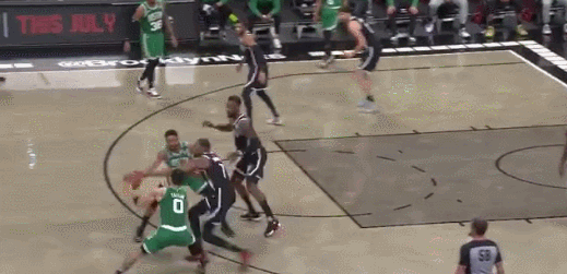 篮网队|太硬了!单场9帽啊!他吓坏篮网三巨头!82分26板差点空砍......