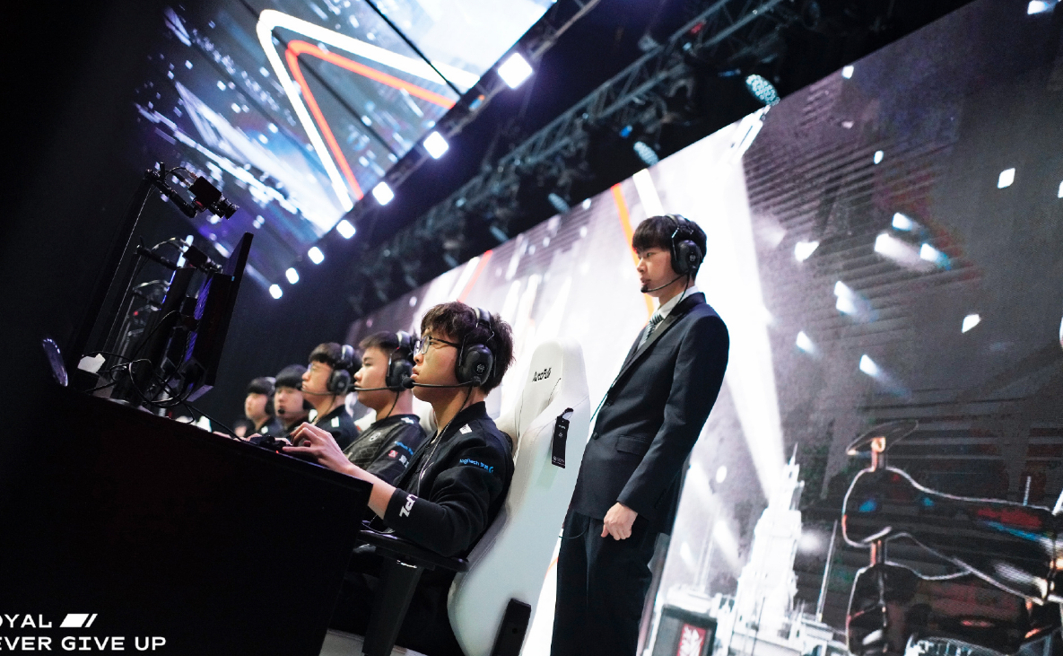 RNG|峡谷快讯：下午六点半来领改名卡，新英雄是暗裔战士？