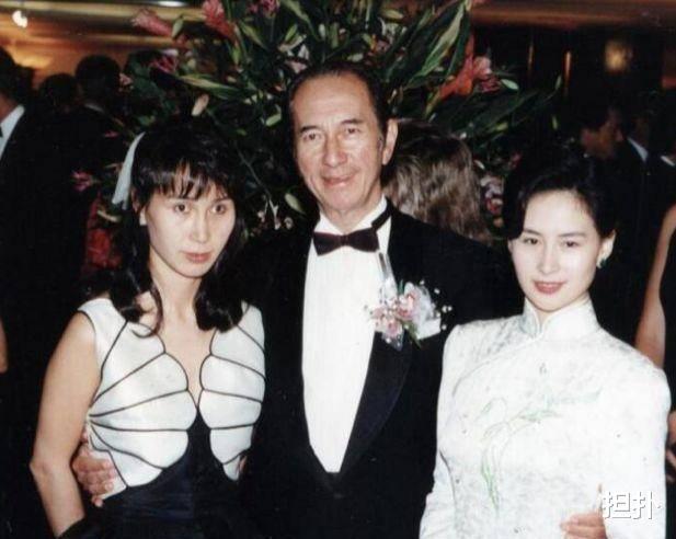 郑志刚|一家铺子就卖了13亿，几层写字楼又卖了24亿，还手握546亿的现金