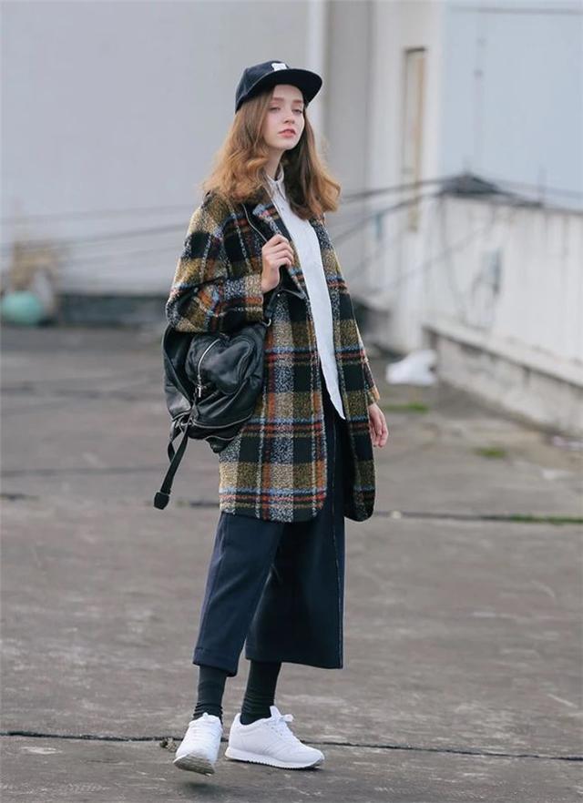 外套|44岁马伊琍亮相机场，一身基础款简单又大方，新发型却有些毁气质