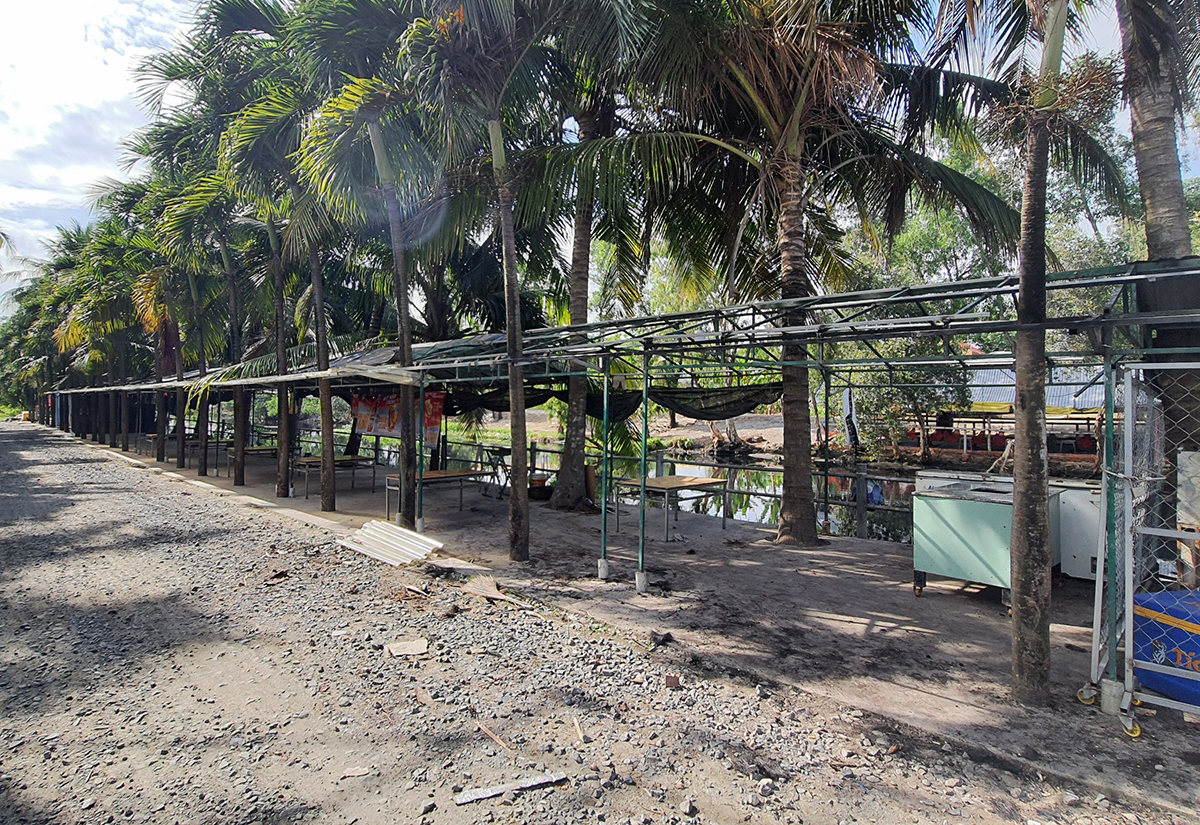 民生播报 太冲动!因与酒吧工作人员发生争执,越南几名男子怒将酒吧烧毁!