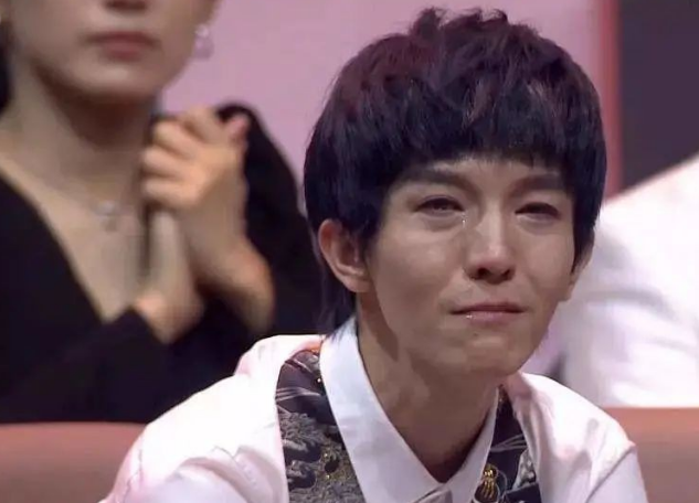 郭敬明|看完“抄袭大王”郭敬明的陨落史，就知道韩寒的3次选择有多明智