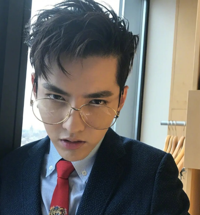 吴亦凡|风波第三天,都美竹深夜发文,但内容让人一愣:心疼吴亦凡了?