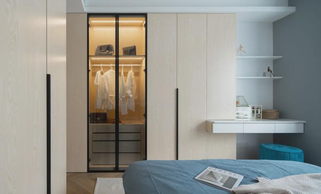 |80㎡现代简约,餐厅、书房、客卧三合一,高颜值拼色墙时髦有腔调