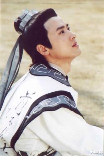 任泉|童年对“公子”的认知，就从他开始！衣服上都画了竹子