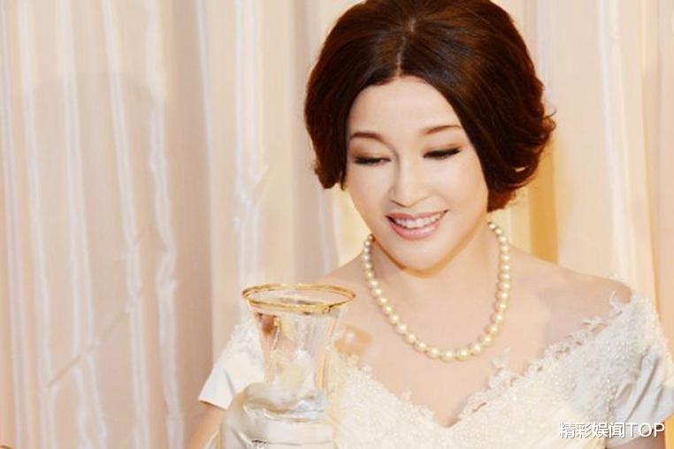 毛阿敏|她们“视金钱如粪土”，一夜之间就能败光家产，真正的败家娘们