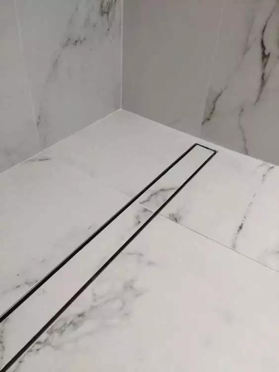 现在卫生间不流行装传统地漏了，聪明人都装这种，下水速度快10倍