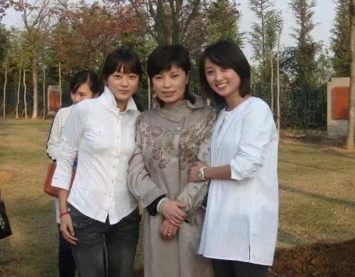 李瑞英|“新闻联播”李瑞英：嫁青梅竹马，儿子在家庭关系栏中只写爸爸