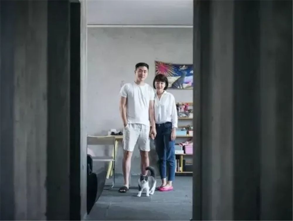 90后小伙买下毛坯房,不装修直接住,网友:确实是牛啊