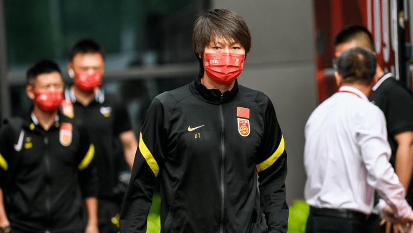 埃尔克森|名记称艾克森不配进国家队，前国足队长：我现在上场都能进球