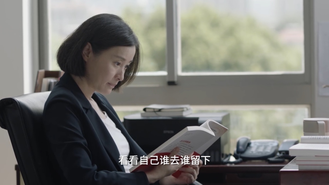 宋佳|凭“凌玲”出圈，49岁演《小舍得》又火了，素颜出镜赢了蒋欣宋佳