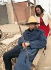 小叶娱记 “看着妹妹的鞋我陷入了沉思，这袜子是怎么做到的？”