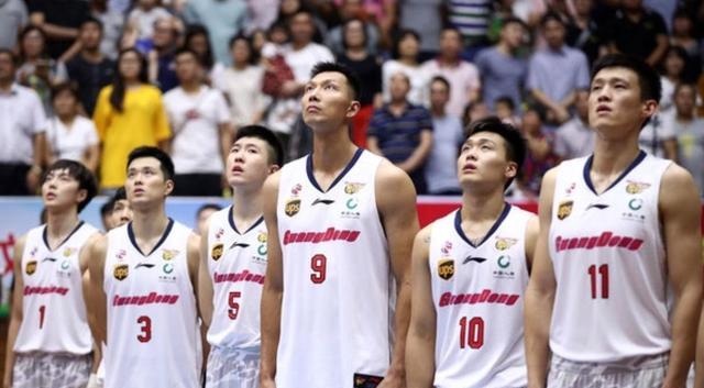 广东男篮|广东8人合同到期，杜锋酝酿大清洗，2人已离队，功勋老臣恐退役