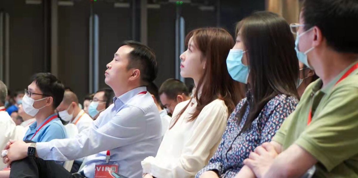 章泽天|阔太章泽天对自己颜值超自信！素颜出镜比化妆还美，嫩得像大学生