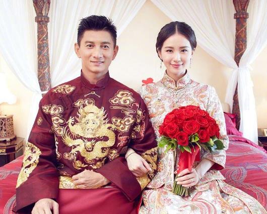 刘诗诗|刘诗诗一家三口出游，两岁儿子罕见曝光，吴奇隆与从前判若两人