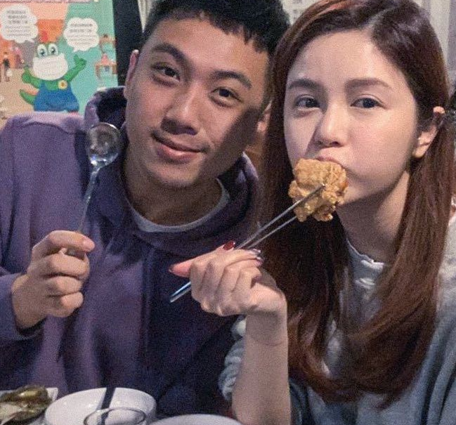 电视剧|33岁港姐官宣结婚!晒合影与老公超有夫妻相,至今官司缠身被追债