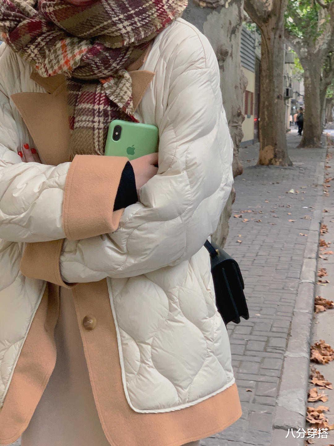 八分穿搭 别再选基础款羽绒服了！西装+羽绒服拼接设计才是真时髦，还暖和