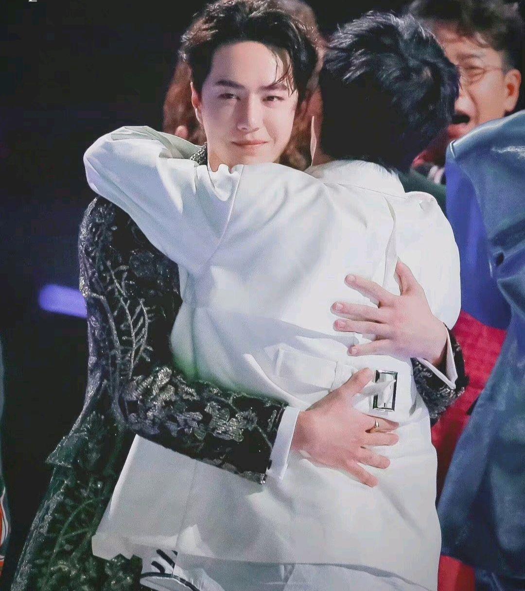 芒果台|2022年芒果台跨年演唱会,最大的彩蛋留到了最后,瞬间泪奔