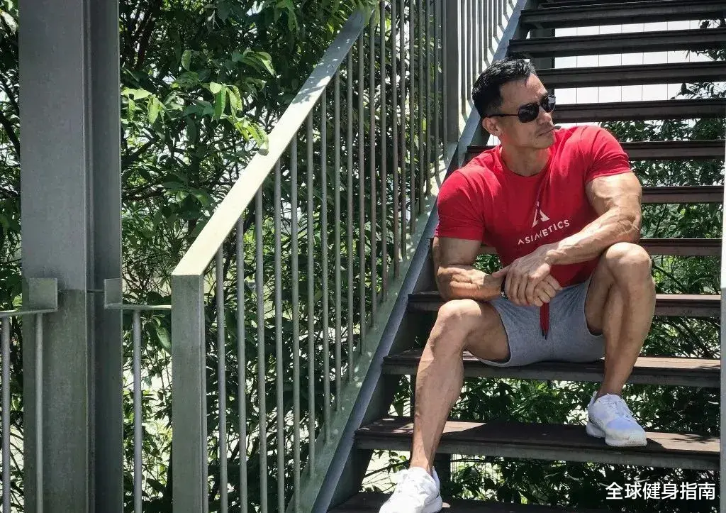 小S|撞脸郭富城！被小S狂摸胸！这么性感的身材，你告诉我是50岁？