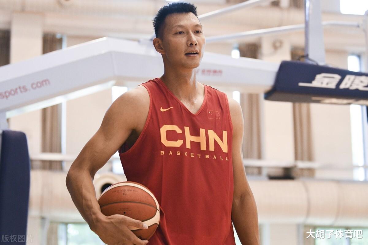 易建联|大反转!易建联留队又出意外,杜峰或改变主意,男篮一哥没机会了