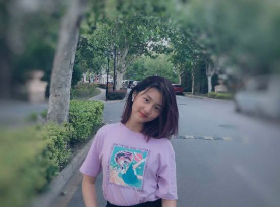 黄磊|黄磊二女儿长大了！7岁染蓝发做美甲被指太成熟，育儿方式引争议