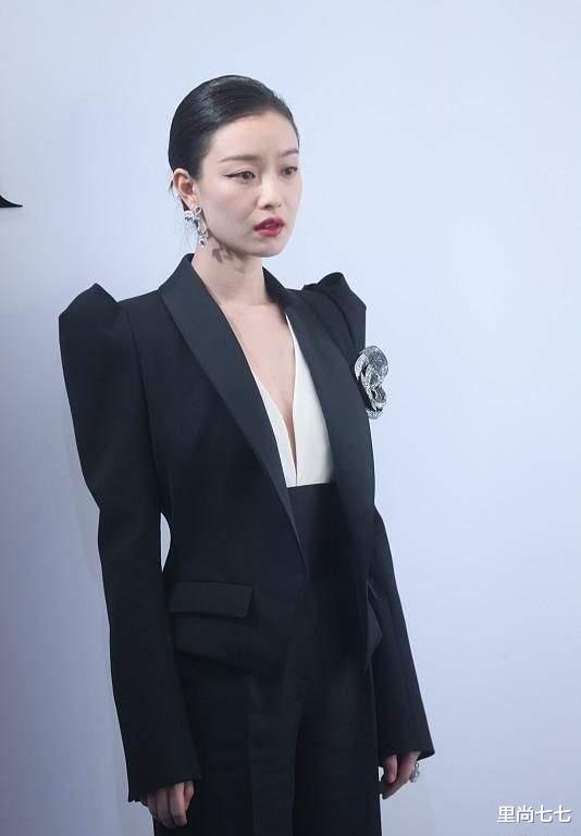 倪妮|嘉人之夜怼脸拍生图，孙俪黑眼圈重倪妮太沧桑，李冰冰排骨胸抢镜