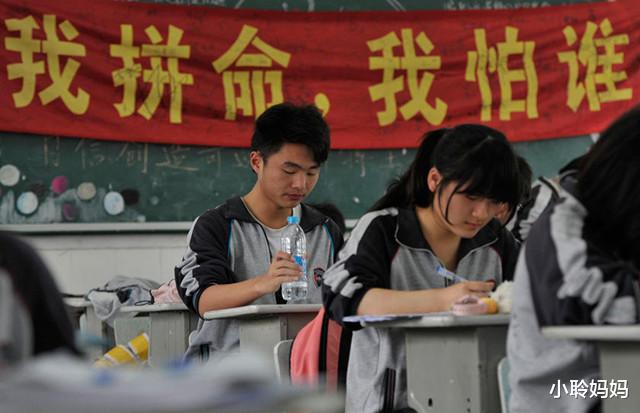 小聆妈妈|84岁大爷自学参加高考，估分630四处分享，成绩出来后不敢相信