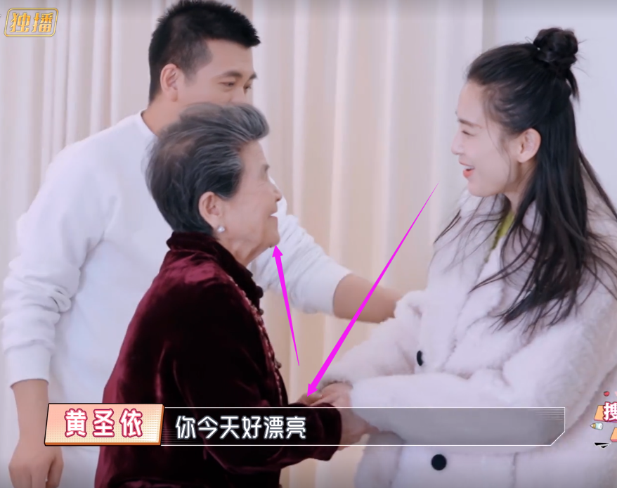黄圣依|黄圣依3进婆婆房门帮洗澡太感人？看清她脸上微表情网友：戏一场！
