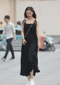 苏月瑾 “老婆出差半年回到家，在她包里发现了让我很新奇的东西，这是什么？”