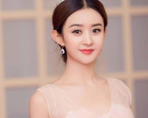 赵丽颖|赵丽颖离婚后首度现身，手戴幸运红绳青筋暴露让人心疼