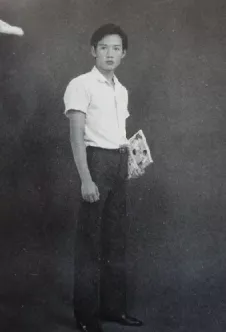 桃花马上石榴裙|“古装男神”变“女装大佬”？22年间，他经历了什么？