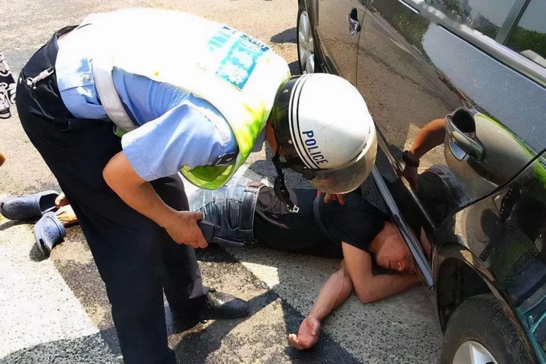 \碰瓷\又出新手段, 碰到最少被讹八千, 行车记录仪也没用!