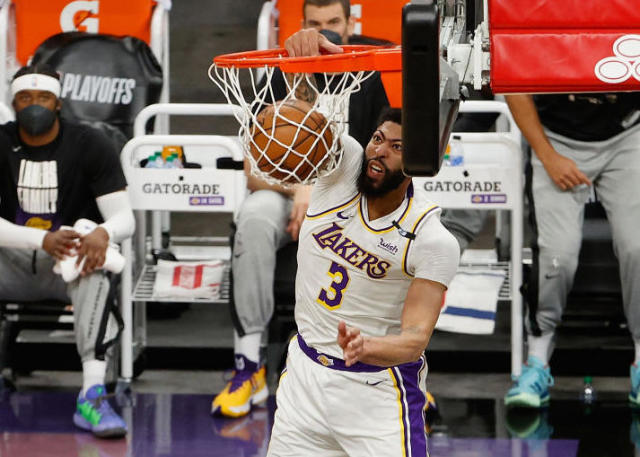 勒布朗·詹姆斯|18+10+7！詹皇遭保罗拉拽险受伤，输球后第一时间扭头离场