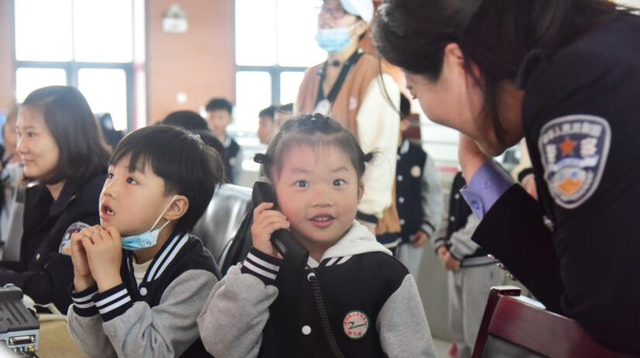 贾玲|萌娃“撞脸”邓伦走红，怎料妹妹神似杨紫，网友：香蜜沉沉烬如霜