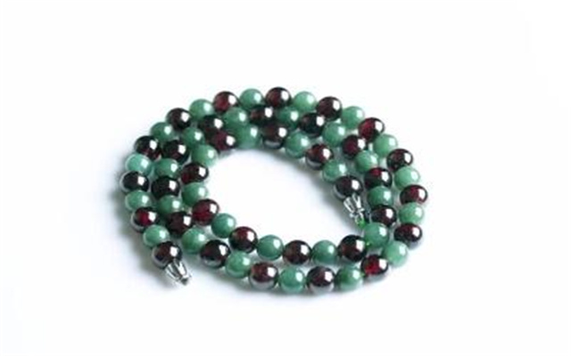 翡翠|与翡翠相似的玉石盘点，千万不要把这些当成翡翠！