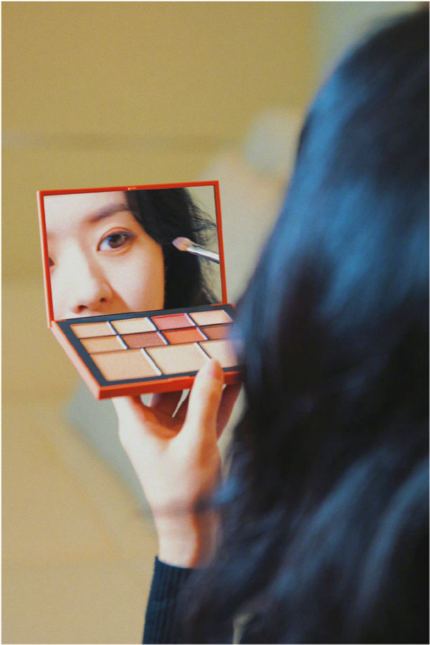 赵丽颖|赵丽颖冷艳风绝了！烈焰红唇+ 大波浪尽显御姐范，离婚后状态大提升