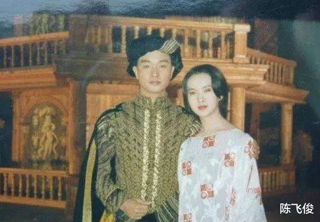 陈飞俊|2000年，27岁的“香秀”谢兰嫁给了大自己11岁的演员师小红